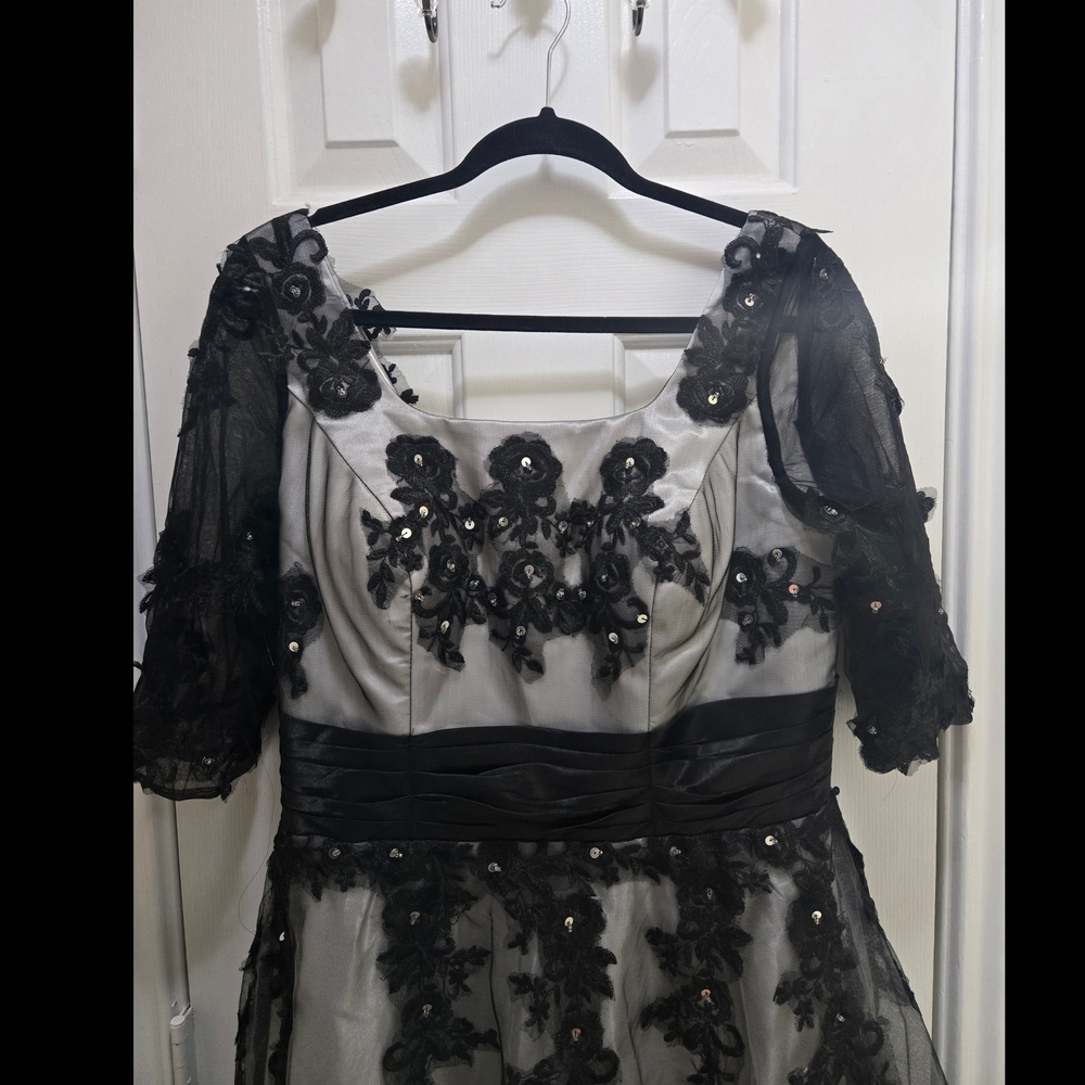EUC Grace Karin Elegant Black and White Embroidered Floorlength Formal Gown - Picture 2 of 9